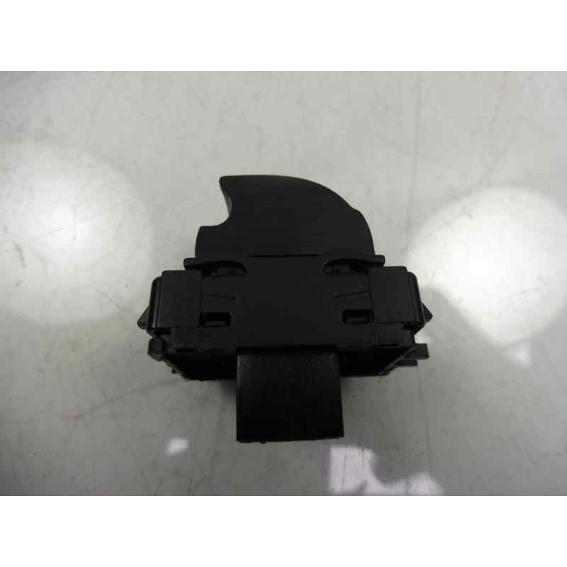 Recambio de mando elevalunas delantero derecho para renault megane iii berlina 5 p bose edition referencia OEM IAM 254010003R  