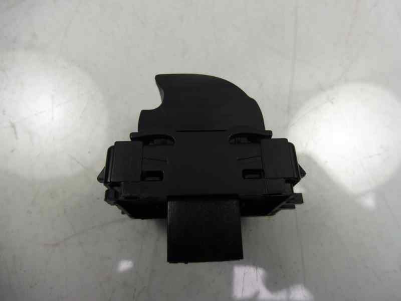 Recambio de mando elevalunas delantero derecho para renault megane iii berlina 5 p bose edition referencia OEM IAM 254010003R  