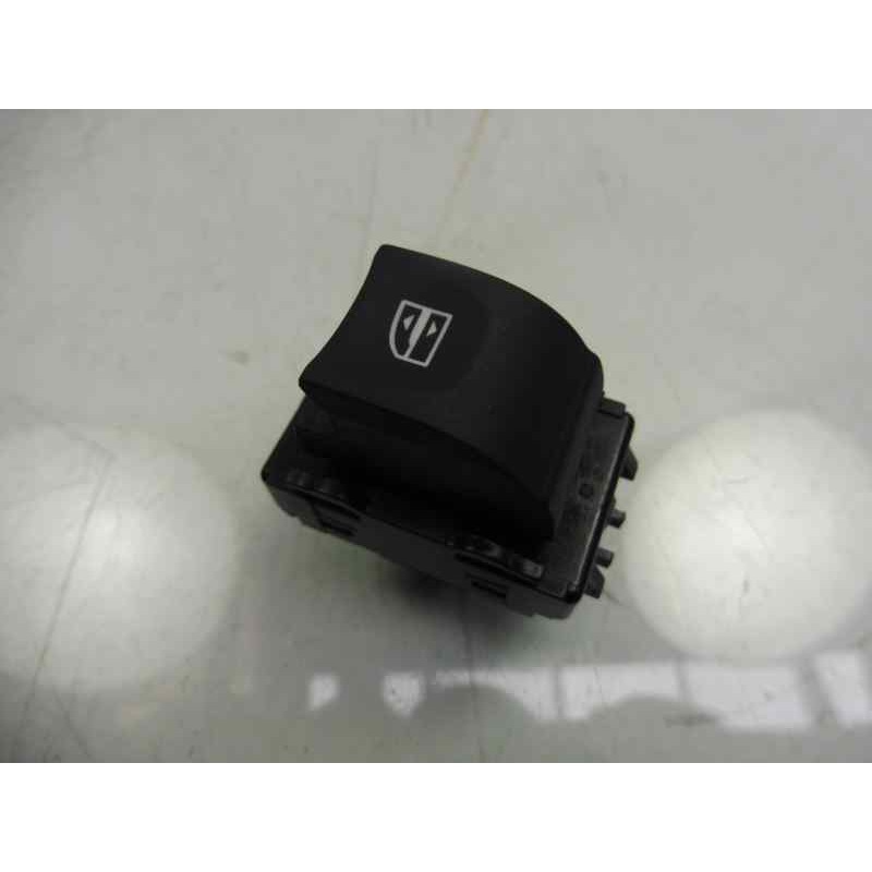 Recambio de mando elevalunas trasero derecho para renault megane iii berlina 5 p bose edition referencia OEM IAM 254010003R  