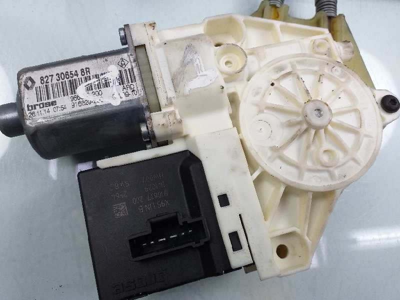 Recambio de elevalunas trasero derecho para renault megane iii berlina 5 p bose edition referencia OEM IAM 827200003R 827306548R