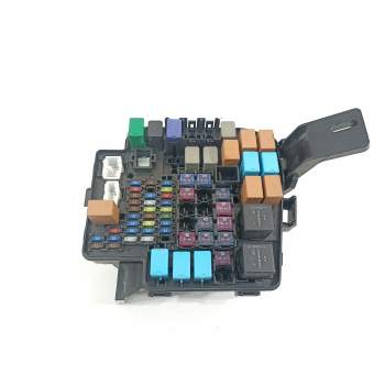 CAJA RELES / FUSIBLES D09W66767 72547835AB1 