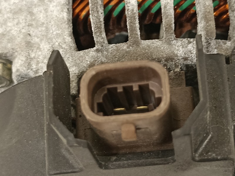 Recambio de alternador para opel corsa e selective referencia OEM IAM 13585664  