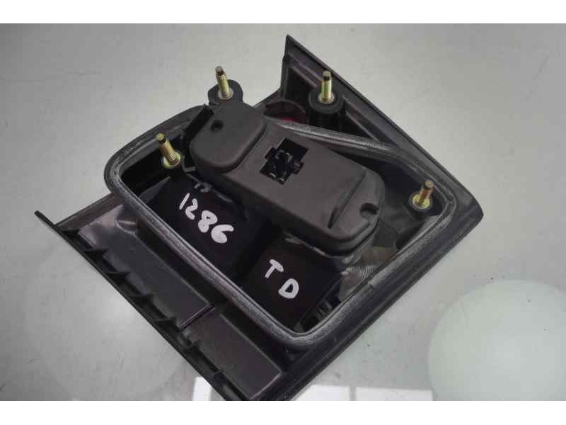 Recambio de piloto trasero derecho en porton para saab 9-3 cabrio 2.3i se referencia OEM IAM 4831178  