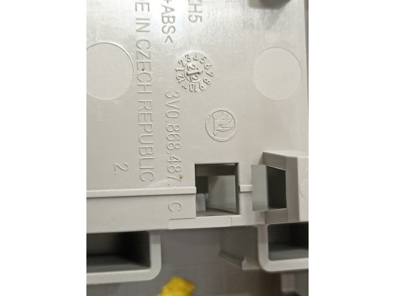 Recambio de luz interior para seat arona xperience referencia OEM IAM 3V0868487C  