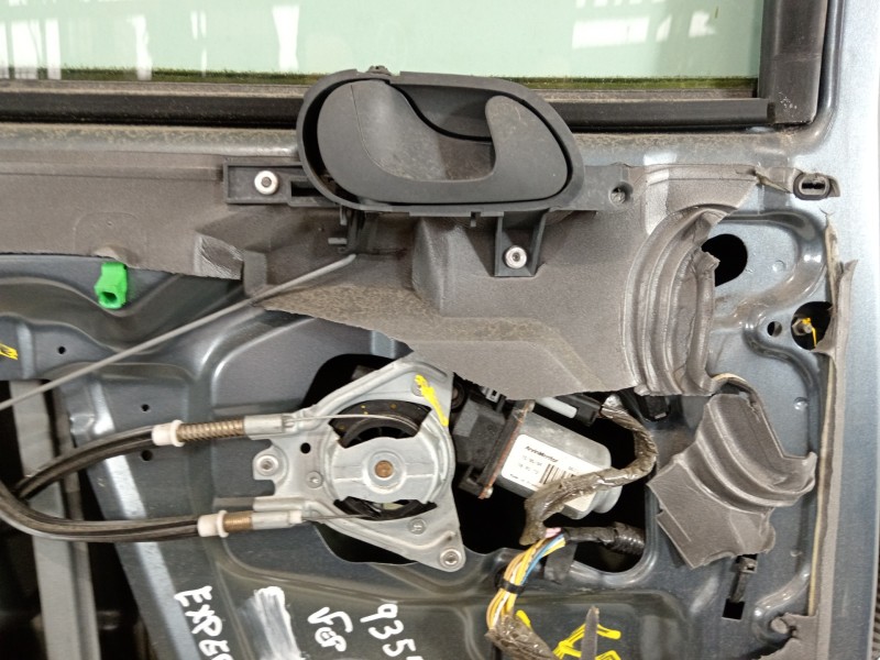 Recambio de puerta delantera izquierda para peugeot expert kombi premium (7 asientos) referencia OEM IAM 9002V6  