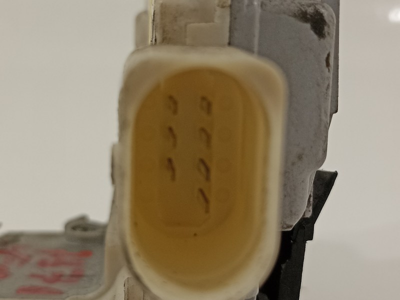 Recambio de cerradura puerta delantera derecha para audi a3 (8p) 2.0 tdi ambition (103kw) referencia OEM IAM 4F1837016  