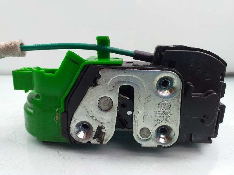 Recambio de cerradura puerta trasera derecha para hyundai i40 cw tecno blue referencia OEM IAM 814203Z000  