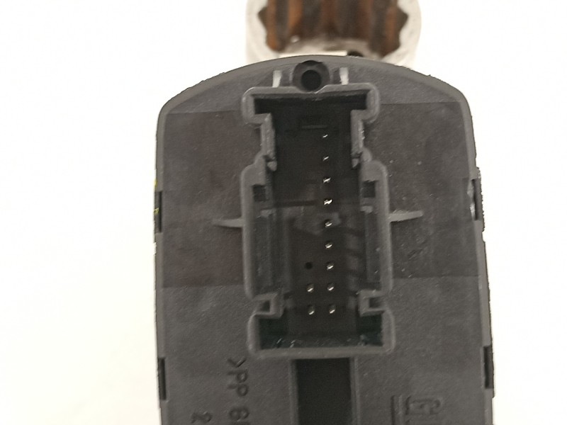 Recambio de mando elevalunas delantero izquierdo para opel corsa e selective referencia OEM IAM 13430017  