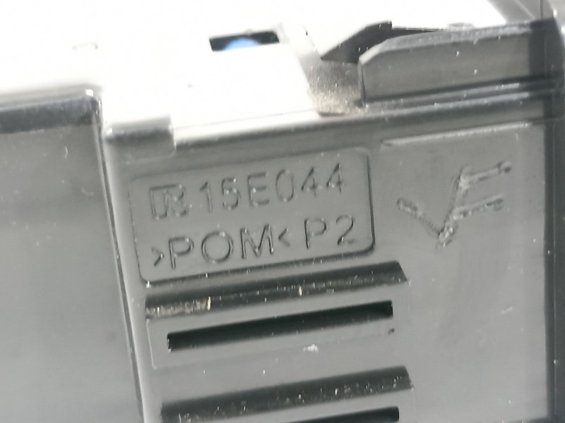 Recambio de mando multifuncion para toyota yaris hsd active referencia OEM IAM 15E044 RH0440L71 