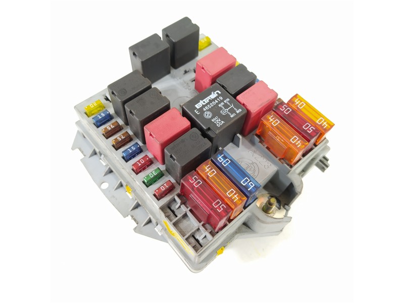 Recambio de caja reles / fusibles para alfa romeo 147 (190) 1.9 jtd distinctive referencia OEM IAM 46558760  