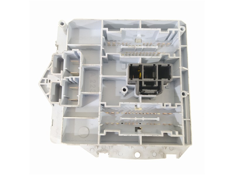 Recambio de caja reles / fusibles para alfa romeo 147 (190) 1.9 jtd distinctive referencia OEM IAM 46558760  