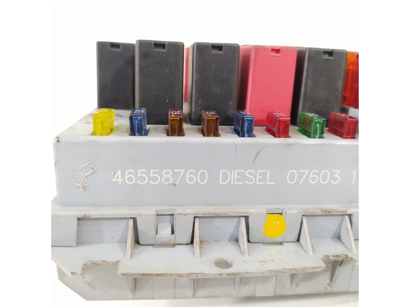 Recambio de caja reles / fusibles para alfa romeo 147 (190) 1.9 jtd distinctive referencia OEM IAM 46558760  