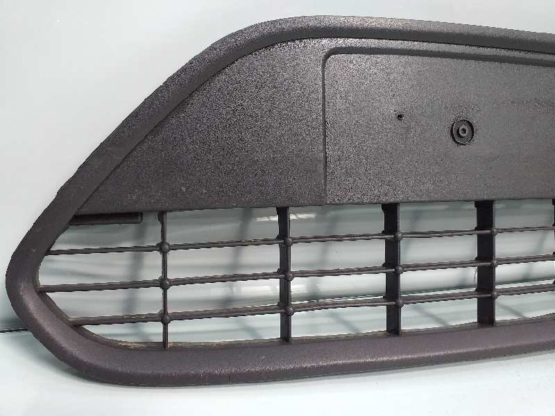 Recambio de rejilla paragolpes delantero para ford focus lim. (cb4) trend referencia OEM IAM 8M5117B968A  