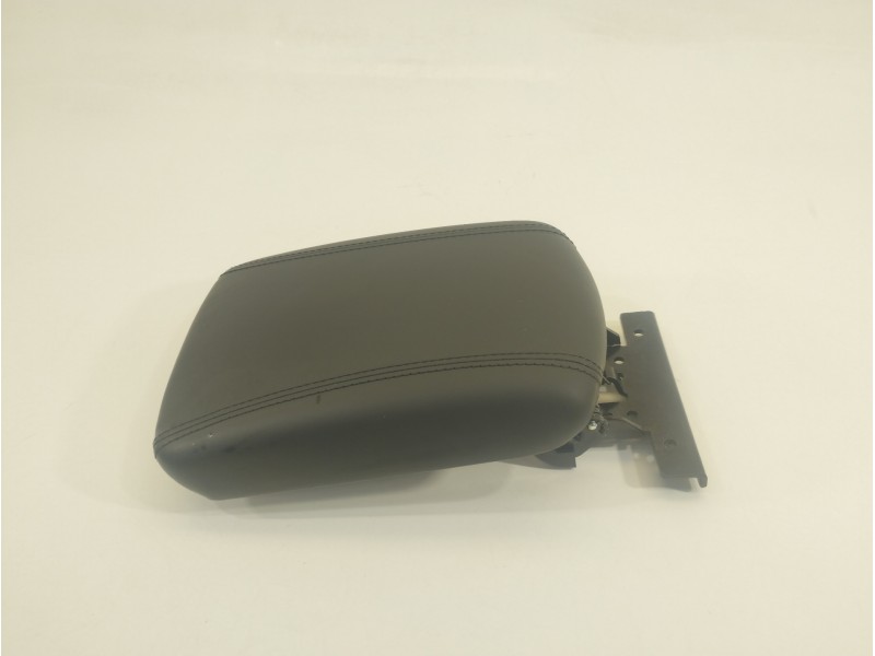 Recambio de apoyabrazos central para hyundai tucson essence 2wd referencia OEM IAM 84660D7200TTP M84690 84691D7CA0