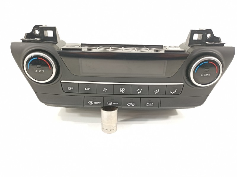 Recambio de mando climatizador para hyundai tucson essence 2wd referencia OEM IAM 97250D7FB0  
