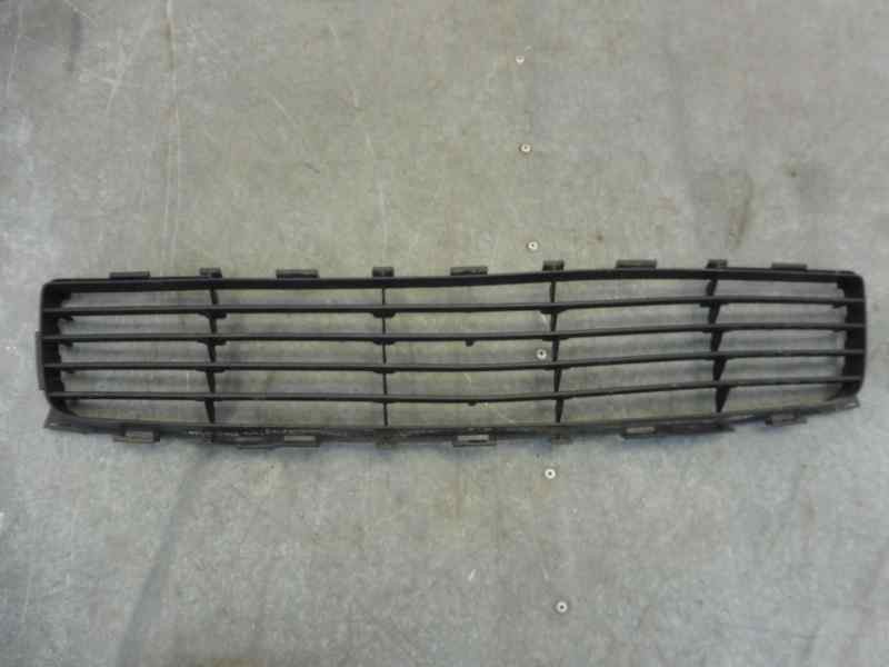 Recambio de rejilla paragolpes central para toyota auris luna+ referencia OEM IAM 5311202080  