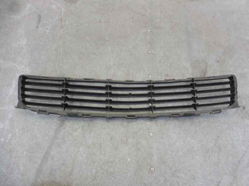 Recambio de rejilla paragolpes central para toyota auris luna+ referencia OEM IAM 5311202080  