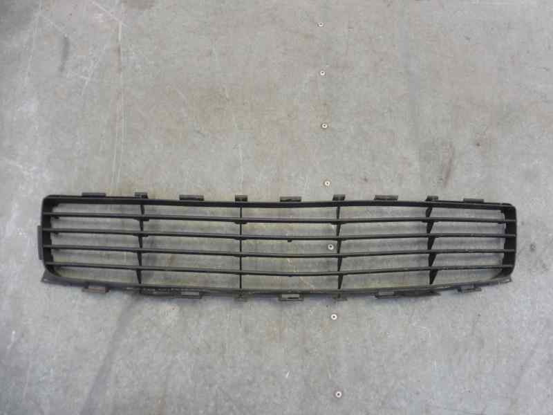 Recambio de rejilla paragolpes central para toyota auris luna+ referencia OEM IAM 5311202080  