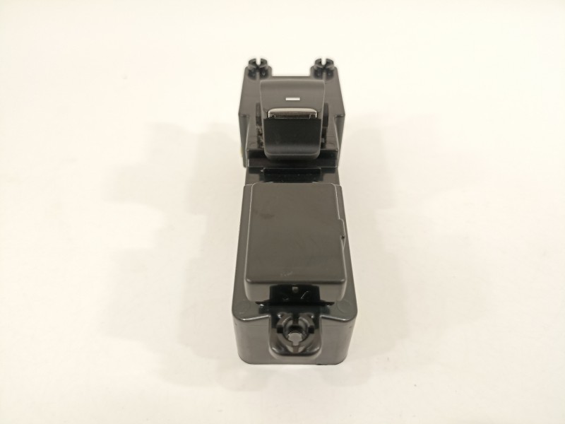 Recambio de mando elevalunas trasero izquierdo para hyundai tucson essence 2wd referencia OEM IAM 93580D3010  