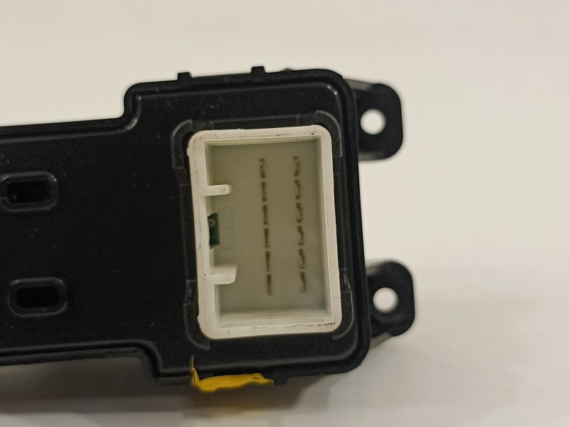 Recambio de mando elevalunas trasero izquierdo para hyundai tucson essence 2wd referencia OEM IAM 93580D3010  