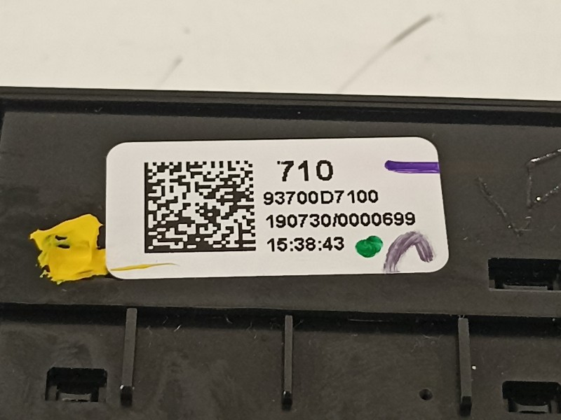 Recambio de warning para hyundai tucson essence 2wd referencia OEM IAM 93700D7100  