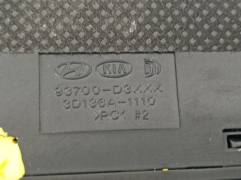 Recambio de warning para hyundai tucson essence 2wd referencia OEM IAM 93700D7100  