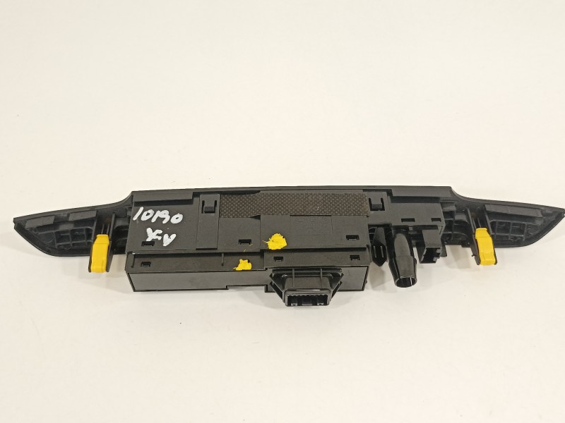 Recambio de warning para hyundai tucson essence 2wd referencia OEM IAM 93700D7100  