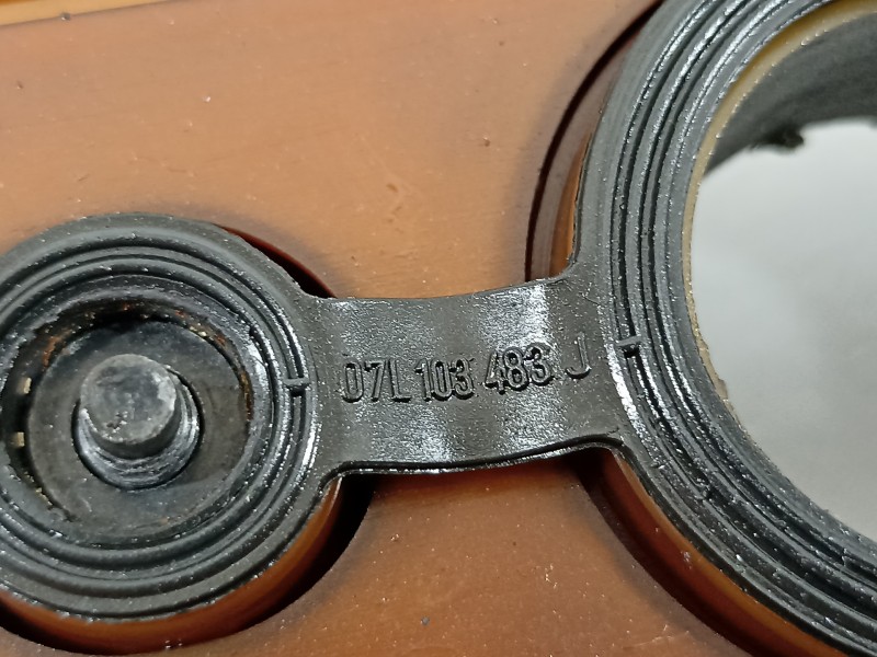 Recambio de tapa balancines para audi s6 berlina (4f2) 5.2 referencia OEM IAM 7L103471Q  