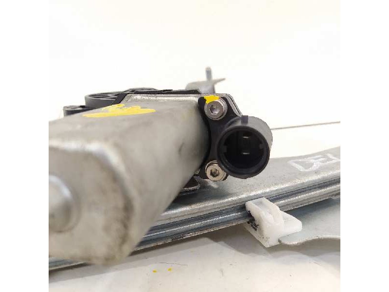 Recambio de elevalunas delantero izquierdo para dacia sandero laureate referencia OEM IAM 8200733829  