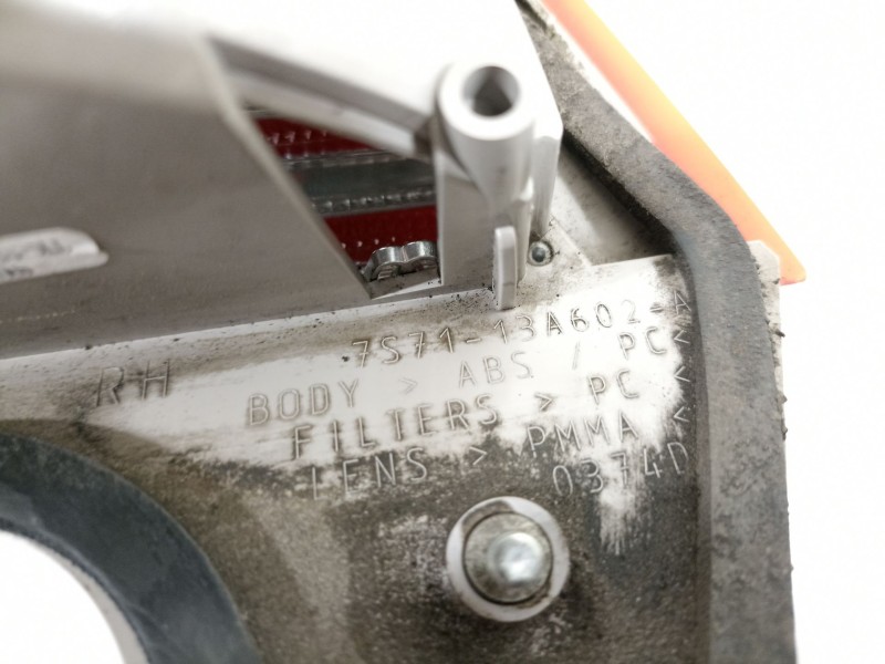 Recambio de piloto trasero derecho en porton para ford mondeo ber. (ca2) ghia referencia OEM IAM 7S7113A602A  