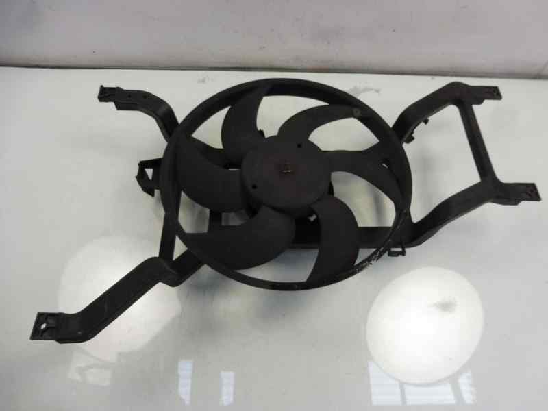 Recambio de electroventilador para dacia sandero laureate referencia OEM IAM 8200779073  