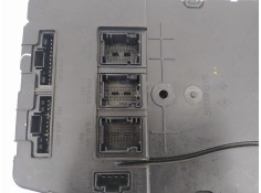 Recambio de caja reles / fusibles para renault scenic ii confort expression referencia OEM IAM 8200525384  