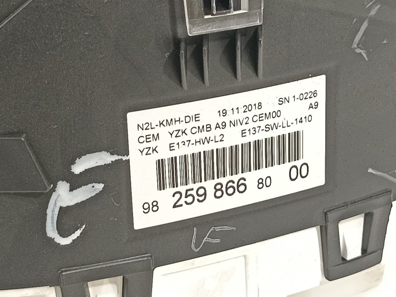 Recambio de cuadro instrumentos para peugeot 208 1.5 blue-hdi fap referencia OEM IAM 9825986680  