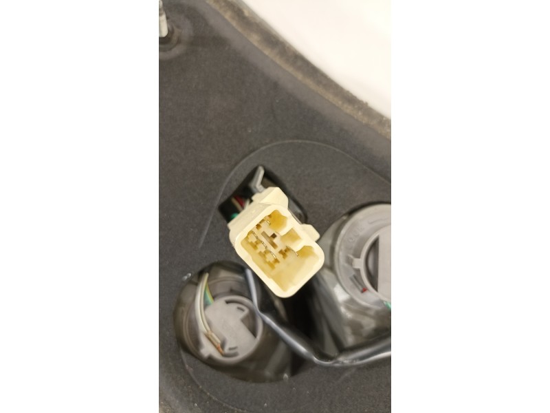 Recambio de piloto trasero izquierdo para toyota yaris active referencia OEM IAM 8156152750  