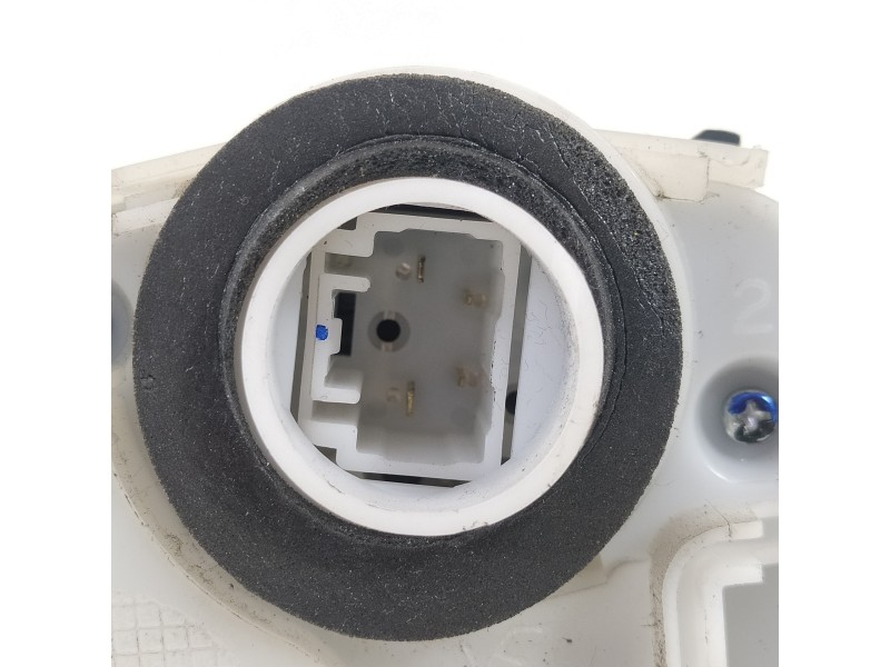 Recambio de cerradura puerta trasera izquierda para toyota yaris active referencia OEM IAM   