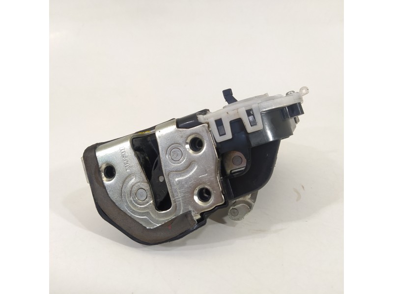 Recambio de cerradura puerta trasera izquierda para toyota yaris active referencia OEM IAM   