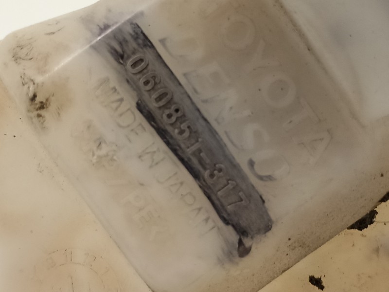 Recambio de deposito limpia para toyota prius (nhw30) eco referencia OEM IAM 8531547140 060851317 