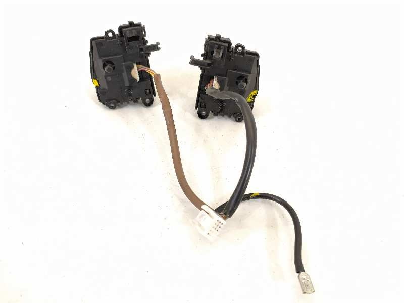 Recambio de mando volante para toyota yaris active referencia OEM IAM 3382N1N2  