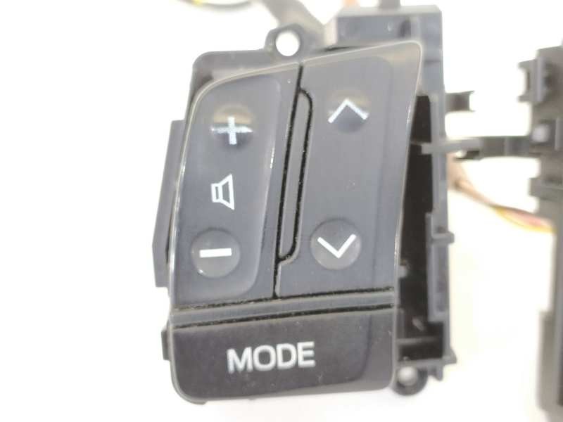 Recambio de mando volante para toyota yaris active referencia OEM IAM 3382N1N2  