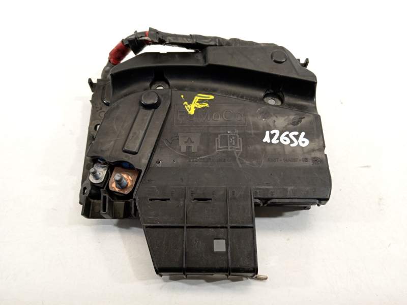 CAJA RELES / FUSIBLES AV6T14A067BB 