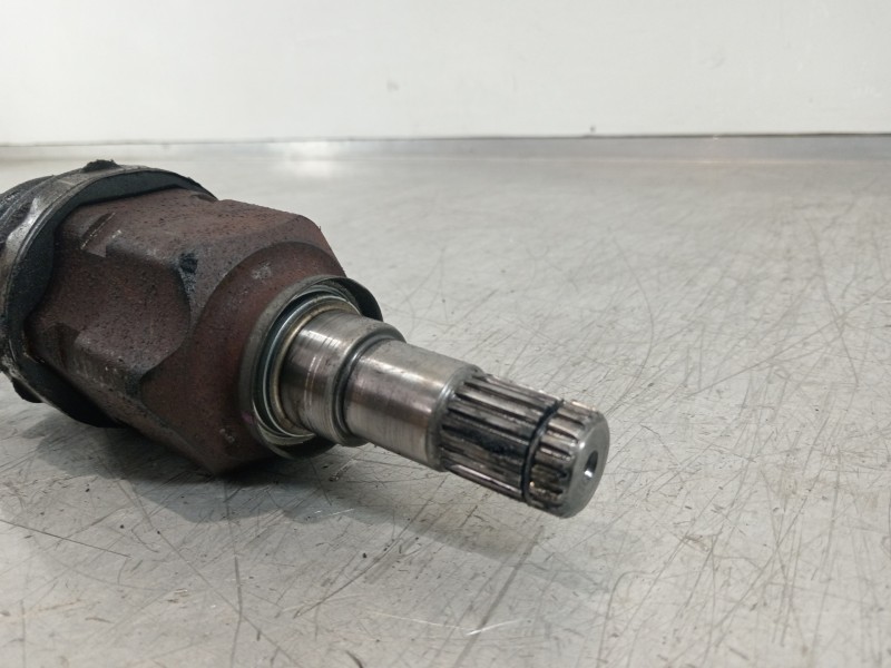 Recambio de transmision delantera derecha para toyota yaris connect referencia OEM IAM 434100D180G  