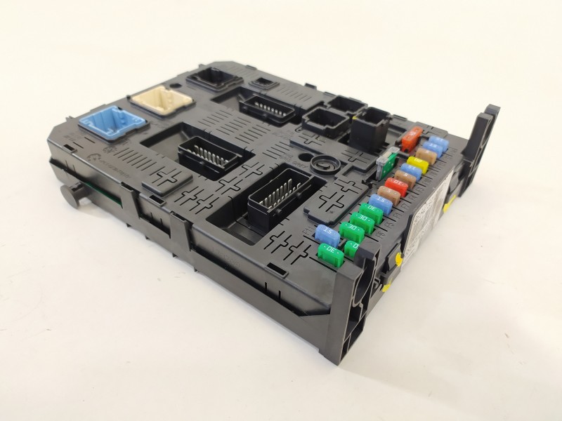 Recambio de caja reles / fusibles para peugeot 308 confort referencia OEM IAM 9664059180 BSI04EV K0500090409