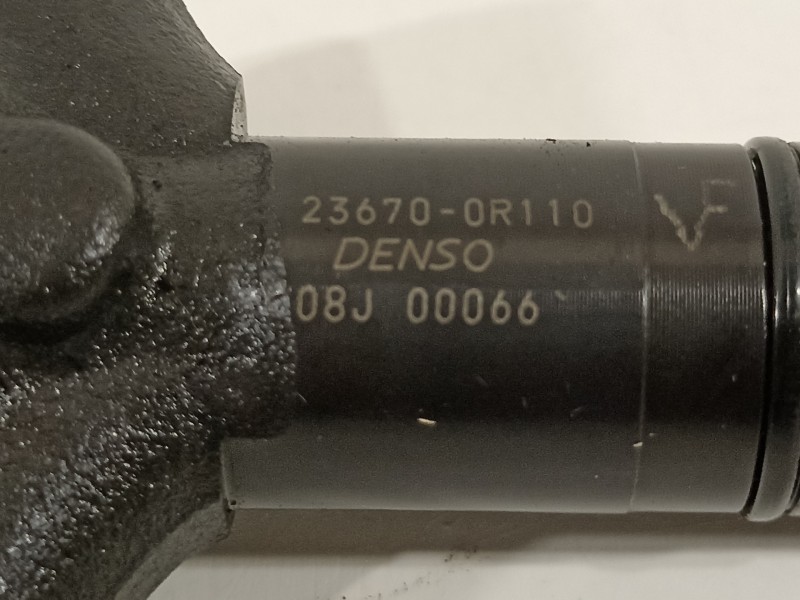 Recambio de inyector para toyota avensis wagon (t25) 2.2 d-4d executive referencia OEM IAM 236700R110  