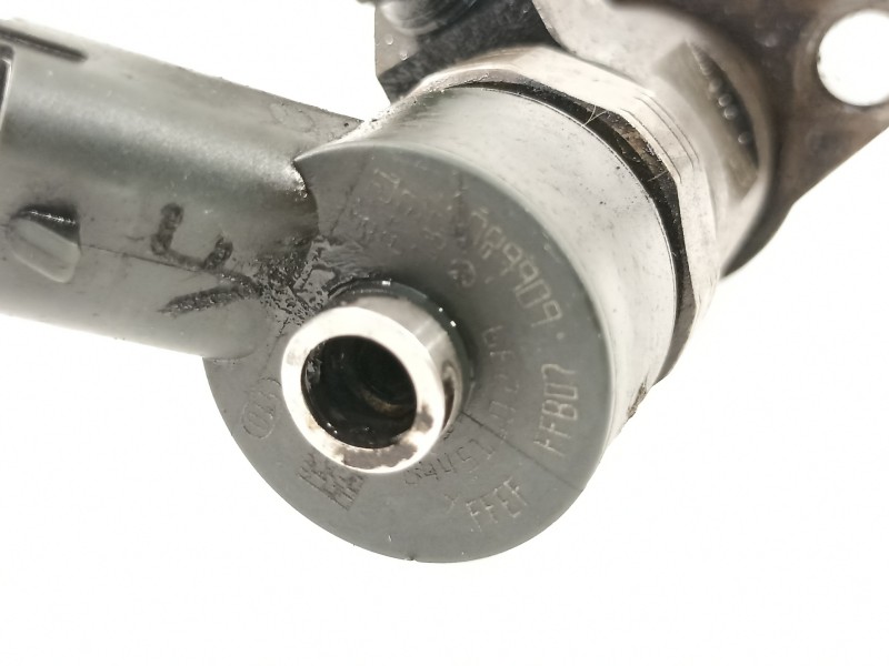 Recambio de inyector para peugeot 207 sport referencia OEM IAM 0445110239  