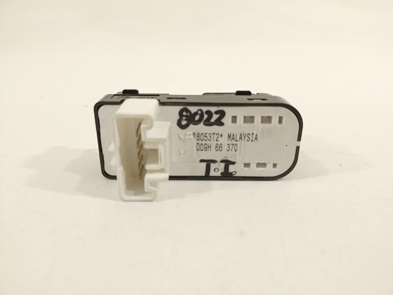 Recambio de mando elevalunas trasero izquierdo para mazda cx-3 center-line referencia OEM IAM D09H66370 8053T2 