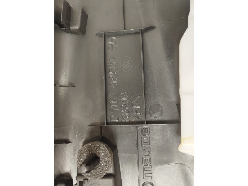 Recambio de guarnecido puerta trasera derecha para mazda cx-3 center-line referencia OEM IAM D10E68531  