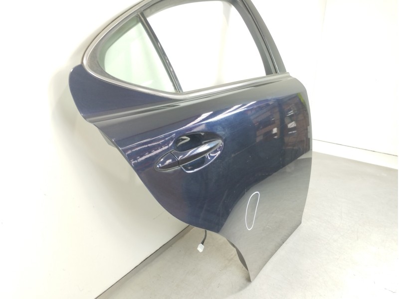 Recambio de puerta trasera derecha para lexus is 220 d (xe2) referencia OEM IAM 6700353041  