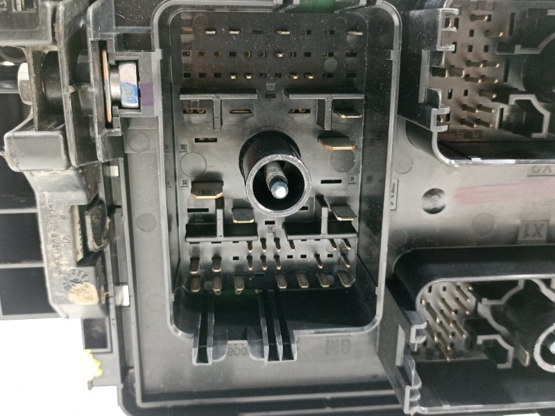 Recambio de caja reles / fusibles para opel astra k lim. 5türig business referencia OEM IAM 39040853  