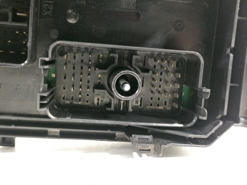 Recambio de caja reles / fusibles para opel astra k lim. 5türig business referencia OEM IAM 39040853  