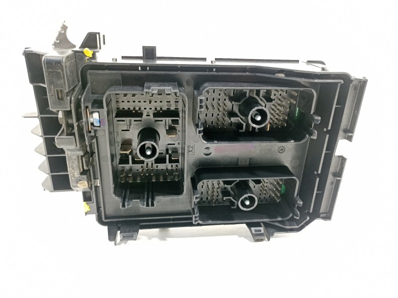 Recambio de caja reles / fusibles para opel astra k lim. 5türig business referencia OEM IAM 39040853  